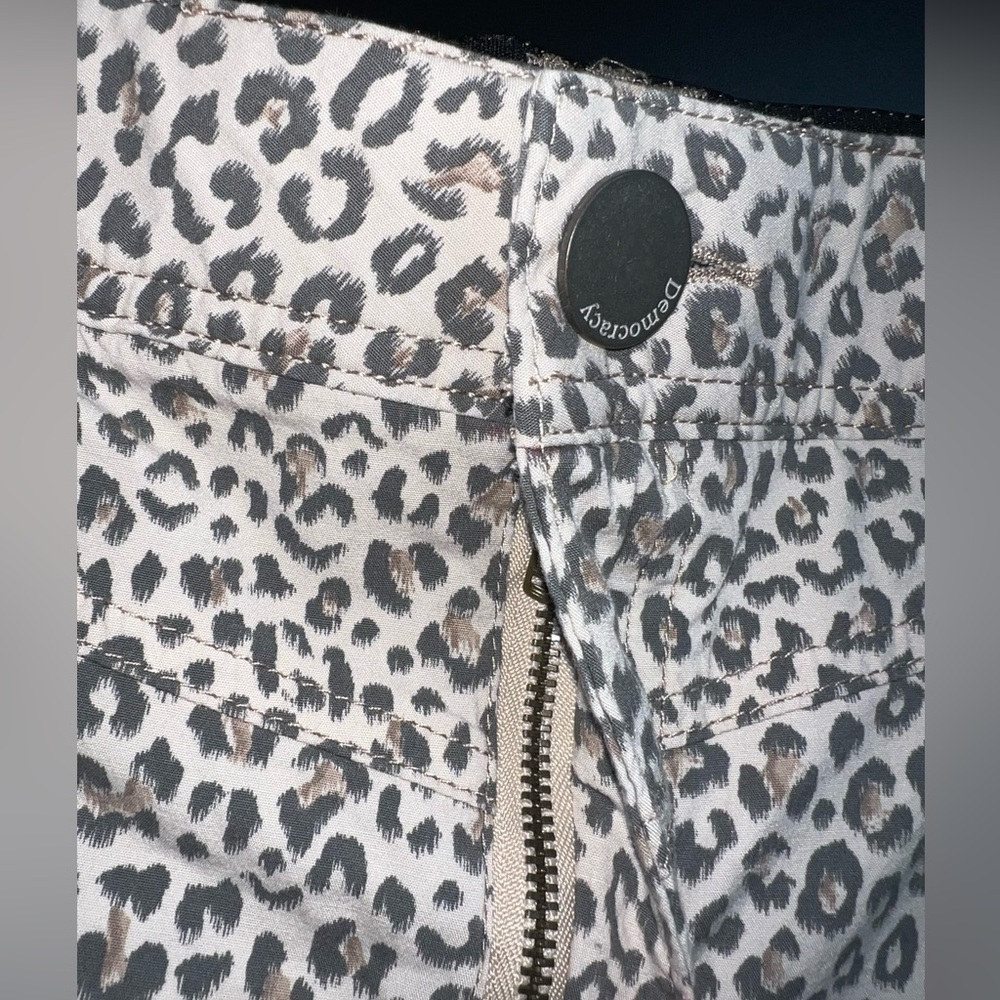 Democracy 'Ab' Solutions High Waisted Cuffed Leopard Print Shorts Size 10 EUC - Picture 7 of 12